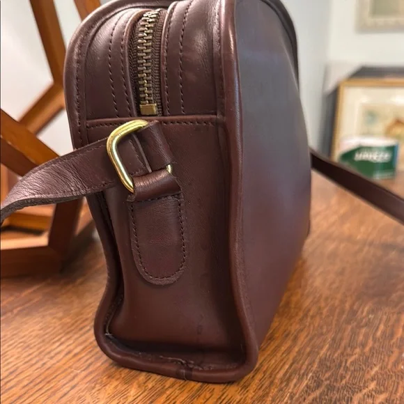 VINTAGE COACH METROPOLIS LEATHER BAG
9087 - Picture 9 of 11